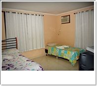 Acomodação Casal com cama adicional.